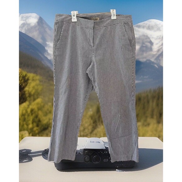 British Khaki tripped Capri Pants - size 10 - Picture 1 of 3